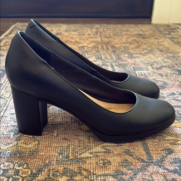 Clarks Black Heels Leather - Picture 2 of 5